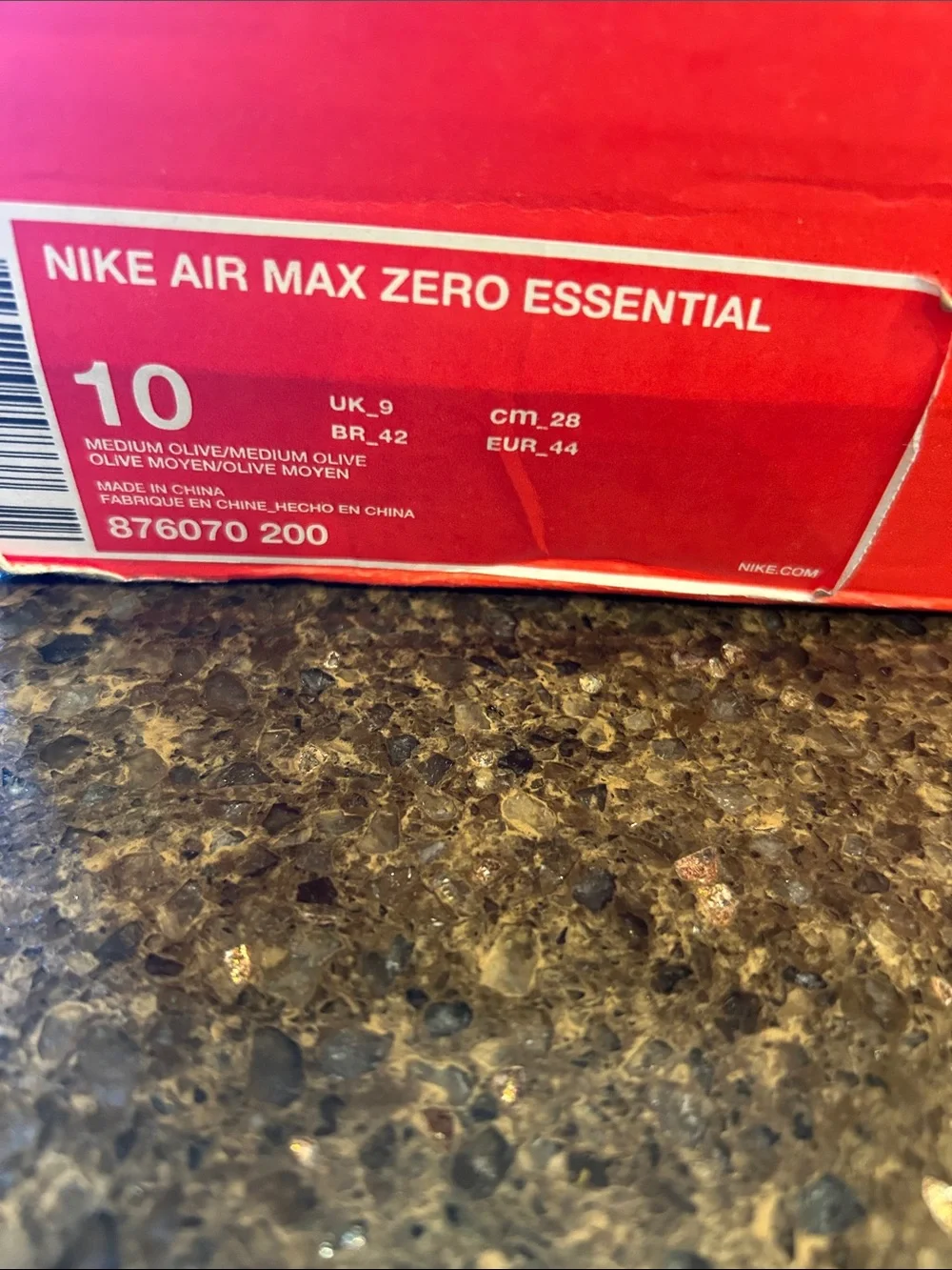 Nike Men’s olive green and White Low-Top Sneaker